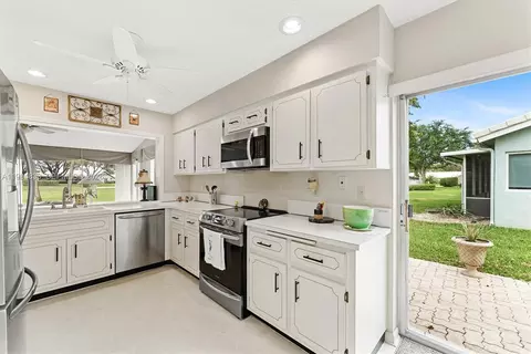 Kitchen - 5669 Pinecrest Cir, Boca Raton, FL 33433 photo 1 of 2