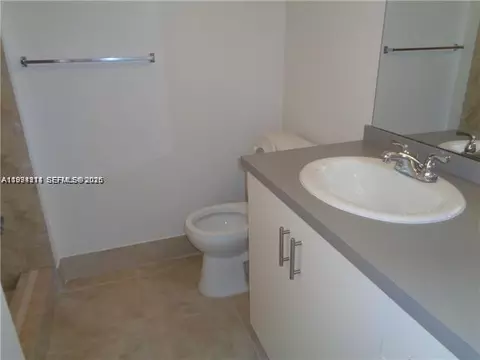 Bath - 800 Cypress Park Way #J1, Pompano Beach, FL 33064 photo 2 of 2