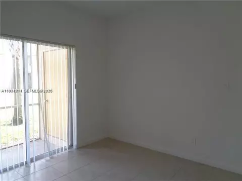 Living - 800 Cypress Park Way #J1, Pompano Beach, FL 33064 photo 1 of 3