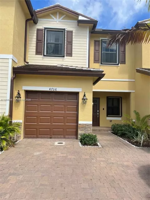 4706 Santa Cruz Way, Davie, FL 33314
