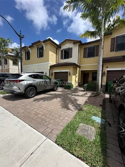4706 Santa Cruz Way, Davie, FL 33314