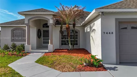 7443 Beaumont Dr, Lakeland, FL 33810