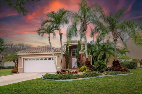 499 Cambridge Ln, Weston, FL 33326