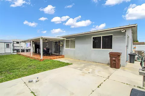 Exterior - 2330 W 6th Ct, Hialeah, FL 33010 photo 4 of 8