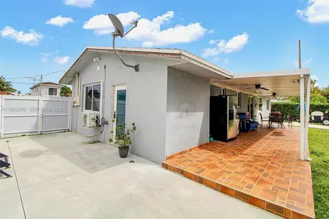 Exterior - 2330 W 6th Ct, Hialeah, FL 33010 photo 5 of 8