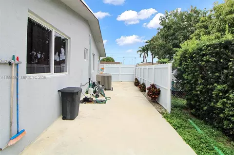 Exterior - 2330 W 6th Ct, Hialeah, FL 33010 photo 3 of 8