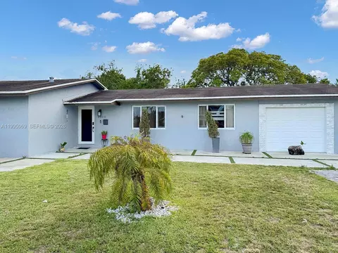 Exterior - 2330 W 6th Ct, Hialeah, FL 33010 photo 2 of 8