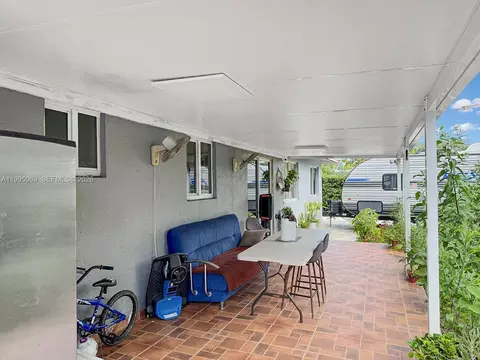 Exterior - 2330 W 6th Ct, Hialeah, FL 33010 photo 6 of 8