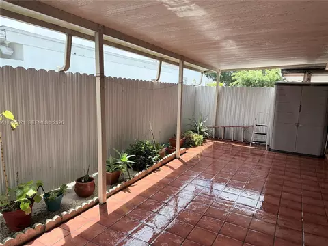 Exterior - 7725 W 10th Ave, Hialeah, FL 33014 photo 2 of 3