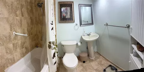 Bath - 7725 W 10th Ave, Hialeah, FL 33014 photo 2 of 2