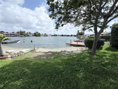 Exterior - 7725 W 10th Ave, Hialeah, FL 33014 photo 3 of 3