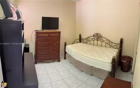 Bedroom - 7725 W 10th Ave, Hialeah, FL 33014 photo 1 of 2