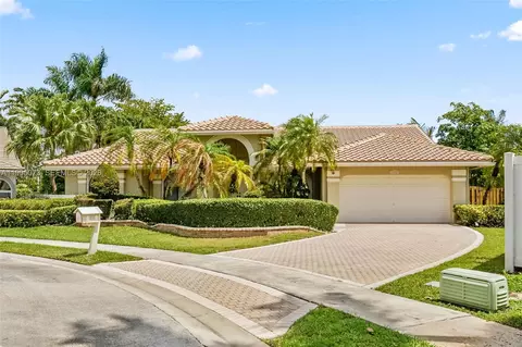 11021 NW 7th St, Plantation, FL 33324