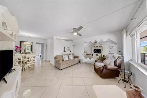 1015 SW 11th Ave #15K, Hallandale Beach, FL 33009