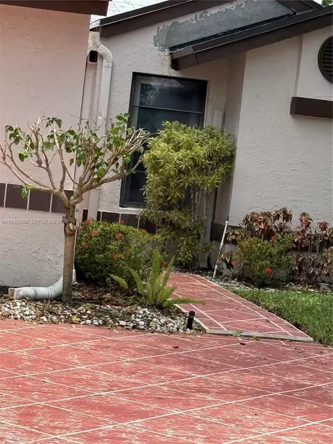 6141 SE Sunny Pointe Cir, Delray Beach, FL 33484