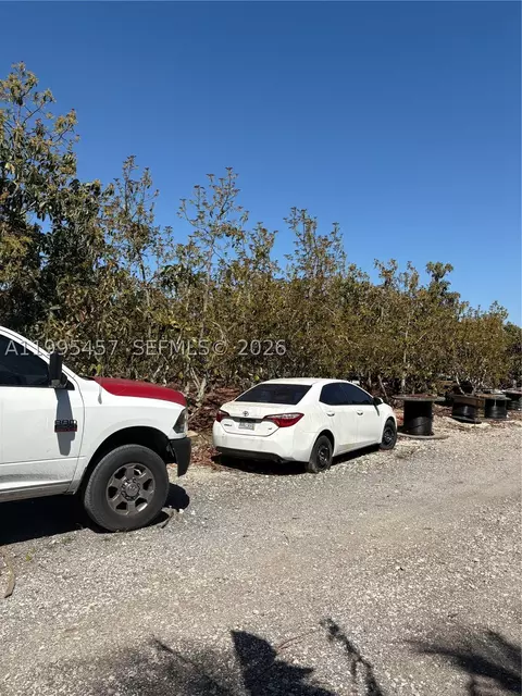 184 SW Nn Sw 207, Miami, FL 33187