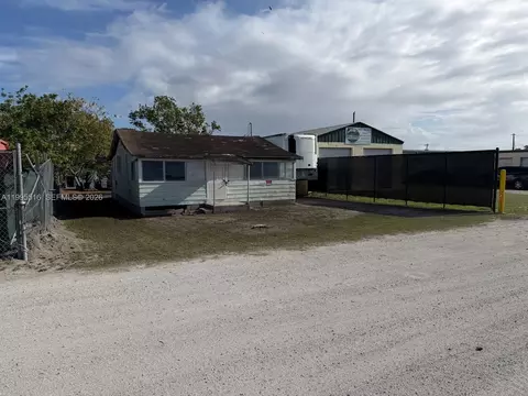835 E Alverdez Ave, Clewiston, FL 33440 photo 2