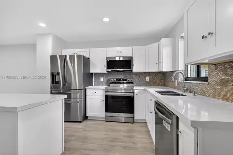 275 Gate Rd #104, Hollywood, FL 33024