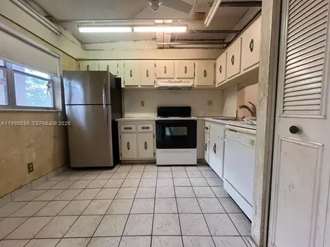 8810 W Mcnab Rd #204, Tamarac, FL 33321