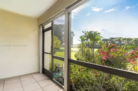 9820 S Hollybrook Lake Dr #106, Pembroke Pines, FL 33025