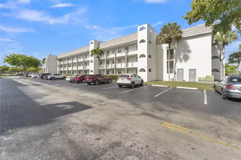 8280 Sunrise Lakes Blvd #301, Sunrise, FL 33322