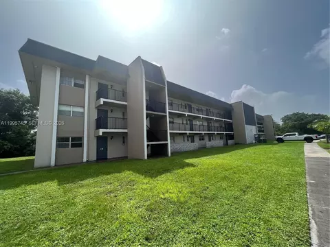 7820 S Colony Cir S #301, Tamarac, FL 33321