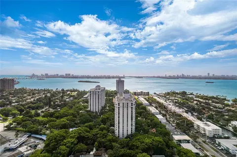 2000 Towerside Ter #PH9, Miami, FL 33138