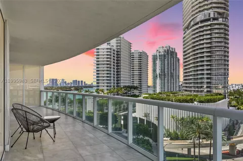 450 Alton Rd #910, Miami Beach, FL 33139