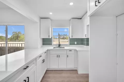 1960 Marseille Dr #304, Miami Beach, FL 33141