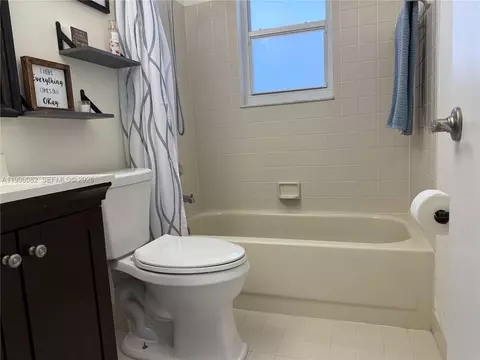 Bath - 3091 Lighthouse Pl, Margate, FL 33063 photo 4 of 4
