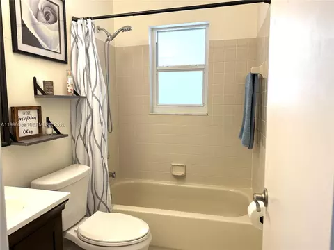 Bath - 3091 Lighthouse Pl, Margate, FL 33063 photo 3 of 4