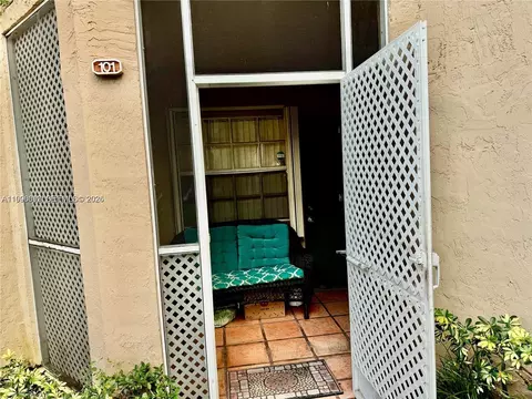 8664 SW 3rd St #101, Pembroke Pines, FL 33025