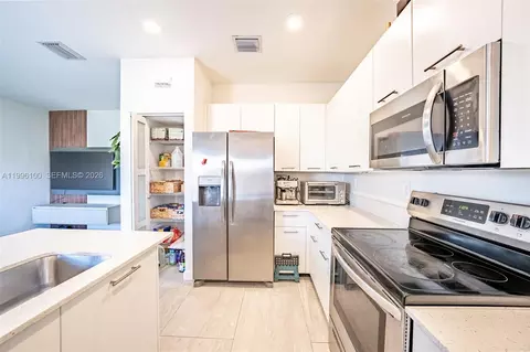 Kitchen - 12448 NW 23rd Ct, Miami, FL 33167 photo 3 of 5