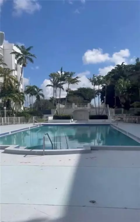 496 NW 165th St Rd #D-611, Miami, FL 33169