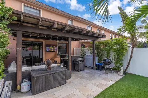 Exterior - 3446 W 90th St, Hialeah, FL 33018 photo 5 of 5