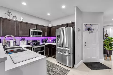 Kitchen - 3446 W 90th St, Hialeah, FL 33018 photo 3 of 3