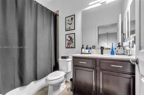 Bath - 3446 W 90th St, Hialeah, FL 33018 photo 2 of 3