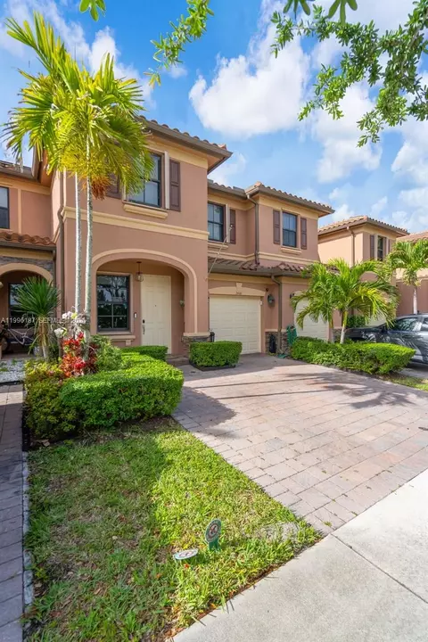 Exterior - 3446 W 90th St, Hialeah, FL 33018 photo 2 of 5