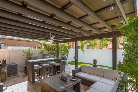 Exterior - 3446 W 90th St, Hialeah, FL 33018 photo 3 of 5