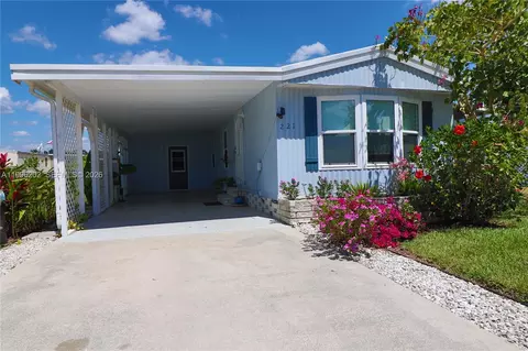 221 Grassy Ky, Naples, FL 34114