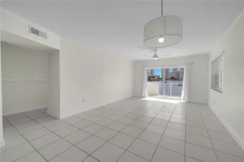 462 Golden Isles Dr #210, Hallandale Beach, FL 33009