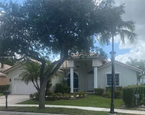 3066 Lakewood Cir, Weston, FL 33332