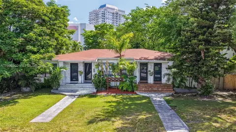 7811 NE 10th Ct, Miami, FL 33138