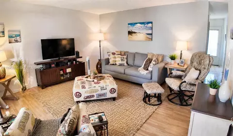 16900 NE 14th Ave #305, Miami, FL 33162