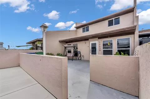 19530 NW 55th Circle Pl, Miami Gardens, FL 33055