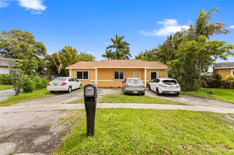 7690 SW 7th Ct, North Lauderdale, FL 33068
