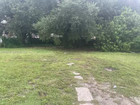 3068 NW 46th St, Miami, FL 33142
