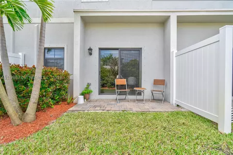 Exterior - 848 NW 3rd Ter, Pompano Beach, FL 33060 photo 4 of 5