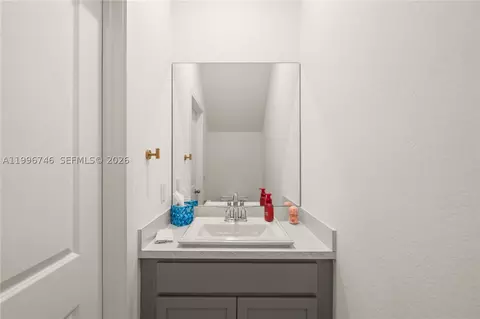 Bath - 848 NW 3rd Ter, Pompano Beach, FL 33060 photo 1 of 3