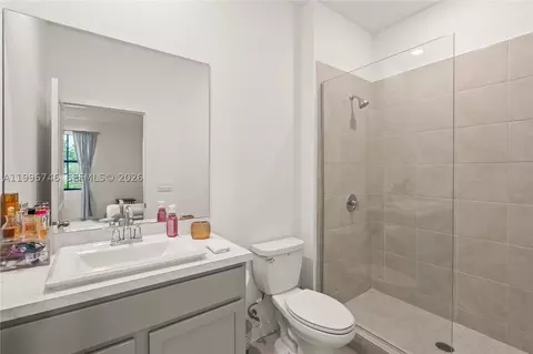 Bath - 848 NW 3rd Ter, Pompano Beach, FL 33060 photo 2 of 3